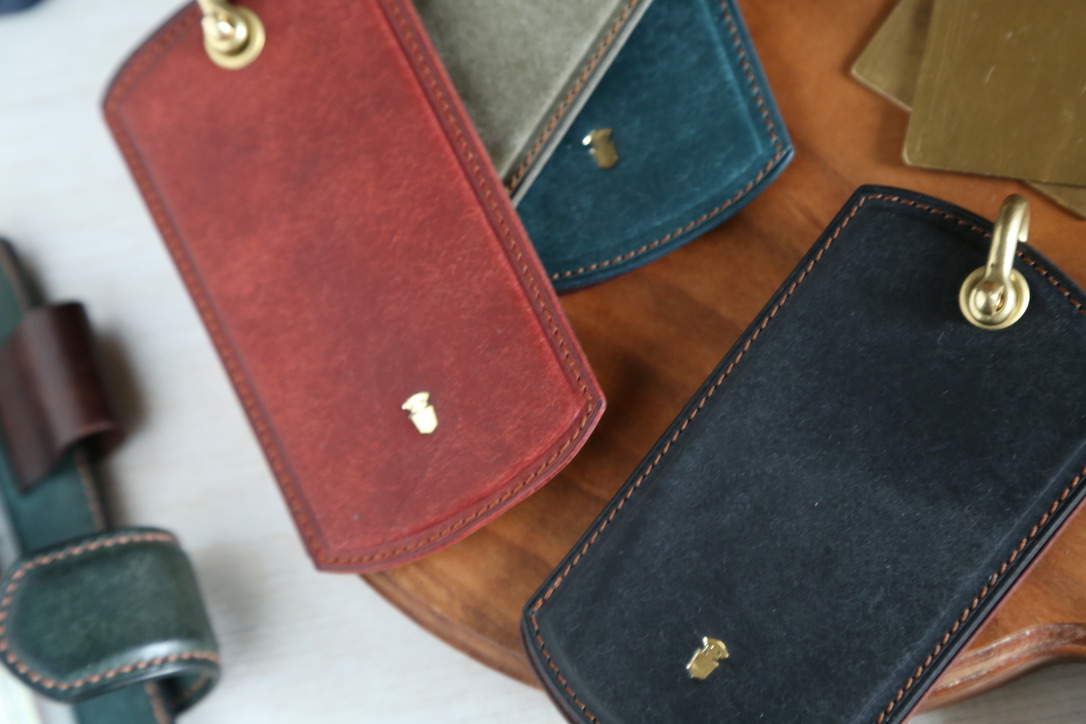 New item ! ｜揺らめくIDホルダー”swing(スィング)” | Cobalt Leather