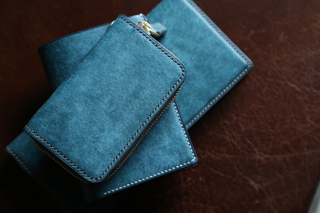 【新品未使用】【廃盤レア商品】String Pocket コバルトブルー ライフスタイルの変化と、変わることのない革製品 | Cobalt Leather